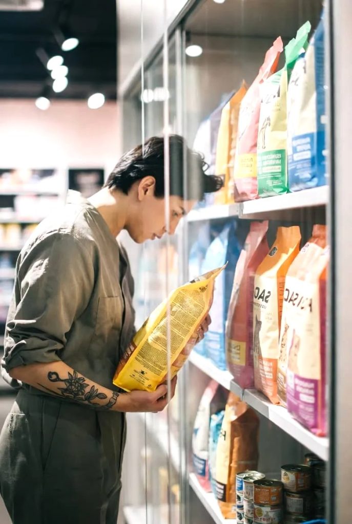 Common Mistakes to Avoid When Choosing Pet Food